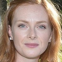 Alex Paxton-Beesley Desnuda