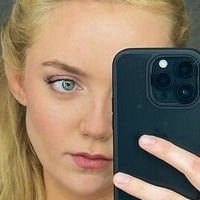 Amelia Kenworthy Desnuda