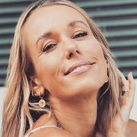Annemarie Carpendale Desnuda