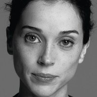 Annie Clark Desnuda
