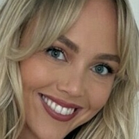 Annie Knight Desnuda