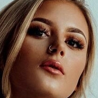 Ashlyn Sharp Desnuda