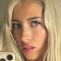 Avril Neels Desnuda
