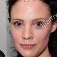 Camille De Pazzis Desnuda
