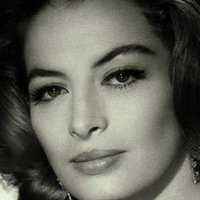 Capucine Desnuda