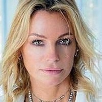 Caroline Neron Desnuda