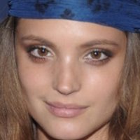 Charlbi Dean Kriek Desnuda