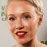 Daisy Lewis Desnuda