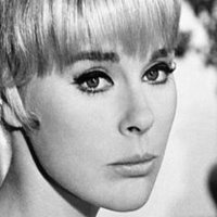 Elke Sommer Desnuda