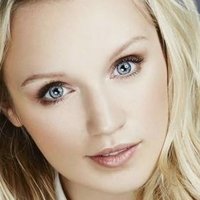 Emily Berrington Desnuda