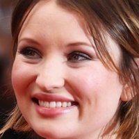 Emily Browning Desnuda