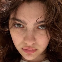 Emily Carey Desnuda