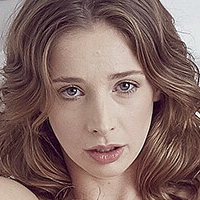 Emily M.G.A. Desnuda