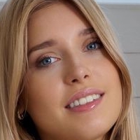Freya Mayer Desnuda