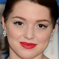 Jennifer Stone Desnuda