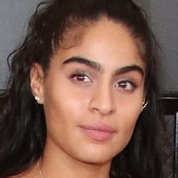 Jessie Reyez Desnuda