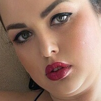 Jula Pidzhara Desnuda