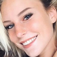 Kim Laura Hnizdo Desnuda