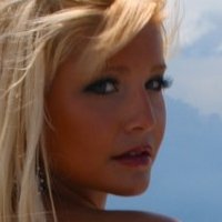 Kristen Hinton Desnuda
