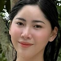 Leonajie Almario Desnuda