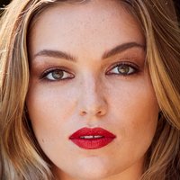 Lili Simmons Desnuda