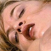 Lisa Chest Desnuda