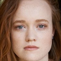 Liv Hewson Desnuda