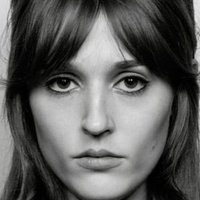 Lola Bessis Desnuda