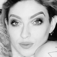 lolobrow Desnuda
