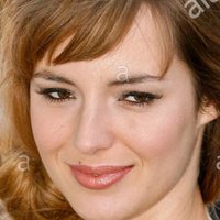 Louise Bourgoin Desnuda