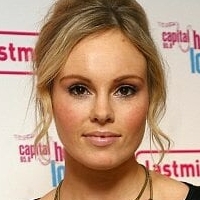 Michelle Dewberry Desnuda