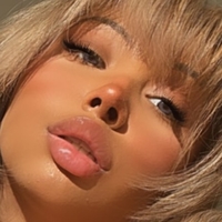 Misstaniaramos Desnuda