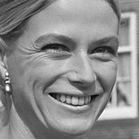 Nina Frederik Desnuda