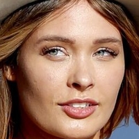 Olivia June Desnuda