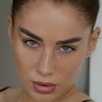 Pauline Pastel Desnuda