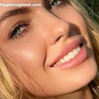 simsyyy__ Desnuda