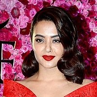 Surveen Chawla Desnuda