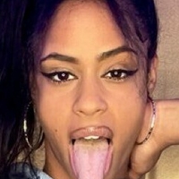 tonguetiedandtwistedd Desnuda